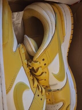 Nike Yellow and White Low-Top Trainers